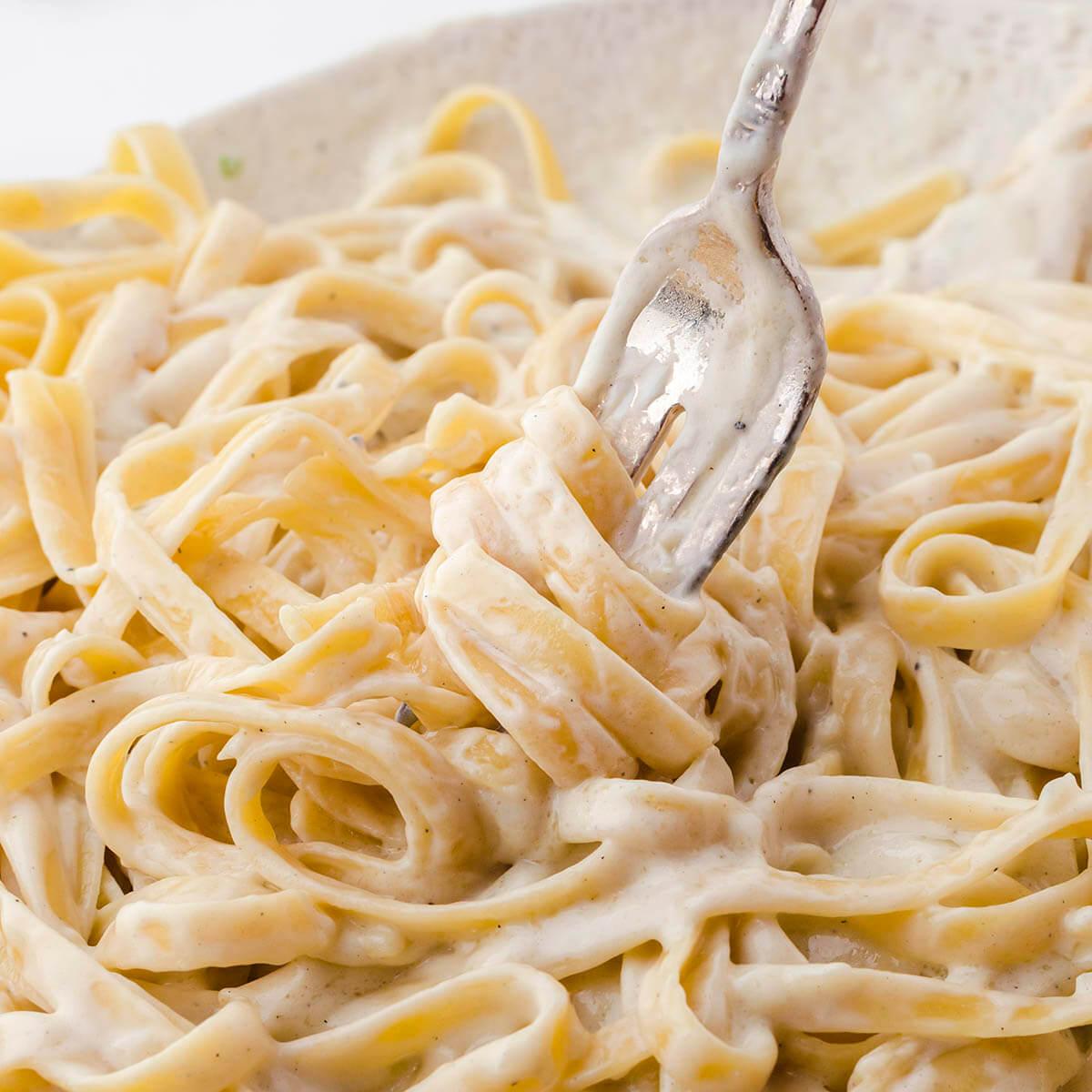 FETTUCİNİ ALFREDO